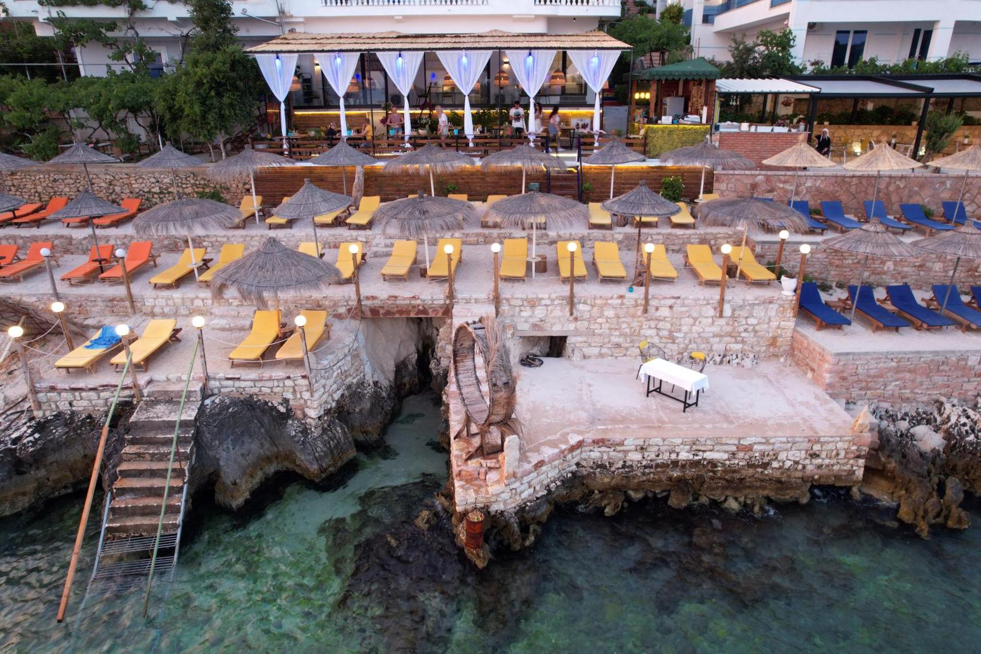 Nili Deluxe Hotel Sarandë Buitenkant foto