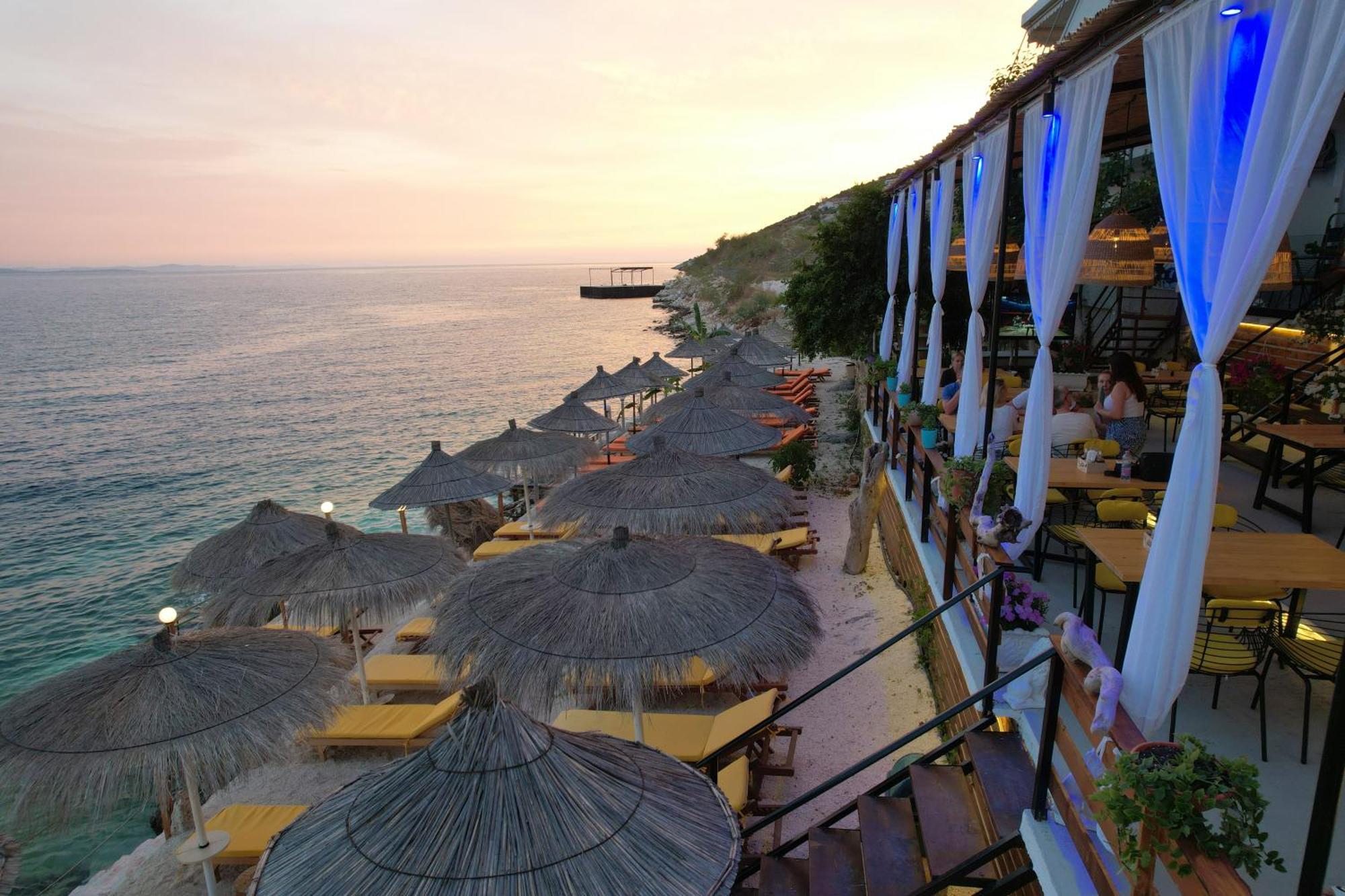 Nili Deluxe Hotel Sarandë Buitenkant foto