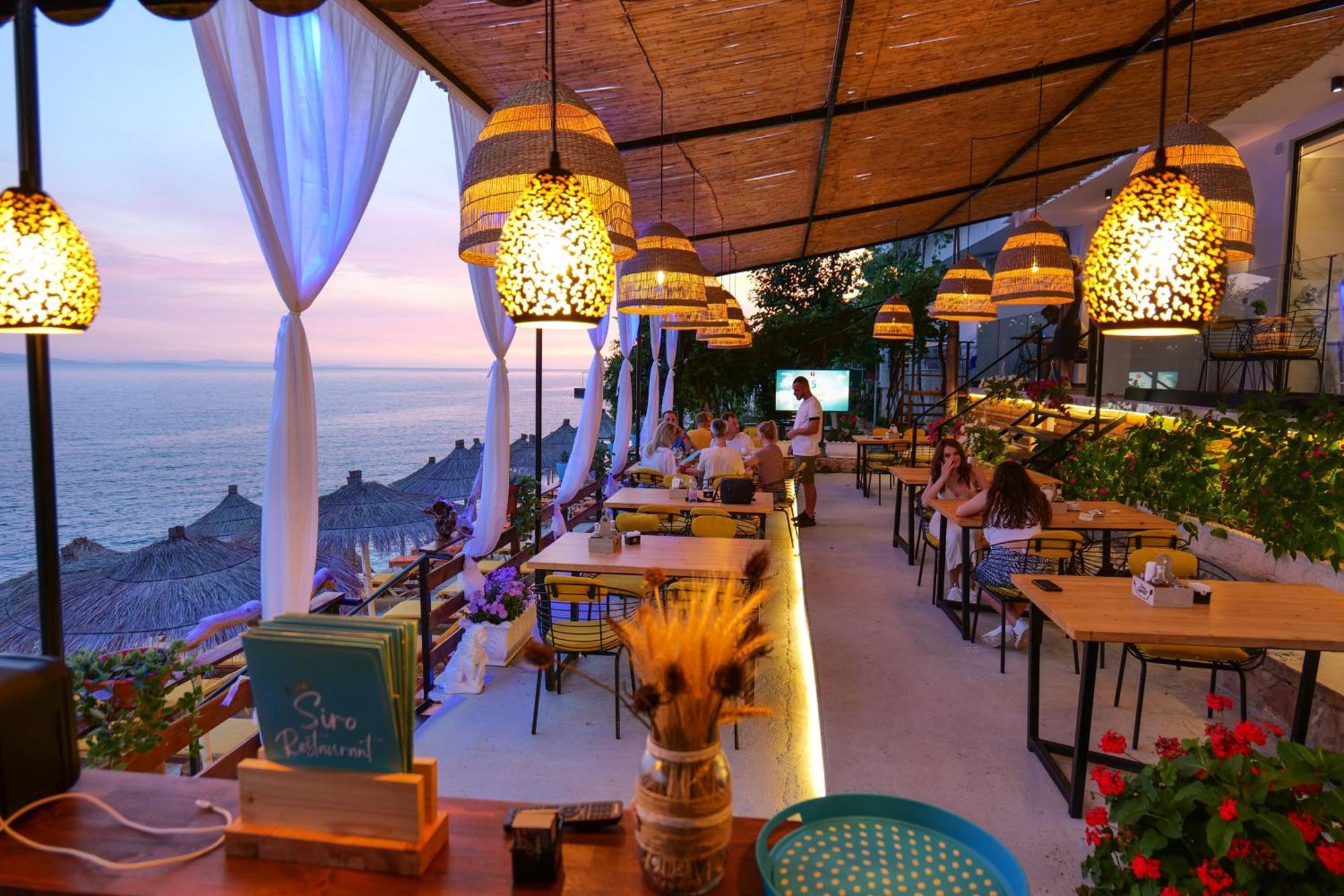 Nili Deluxe Hotel Sarandë Buitenkant foto