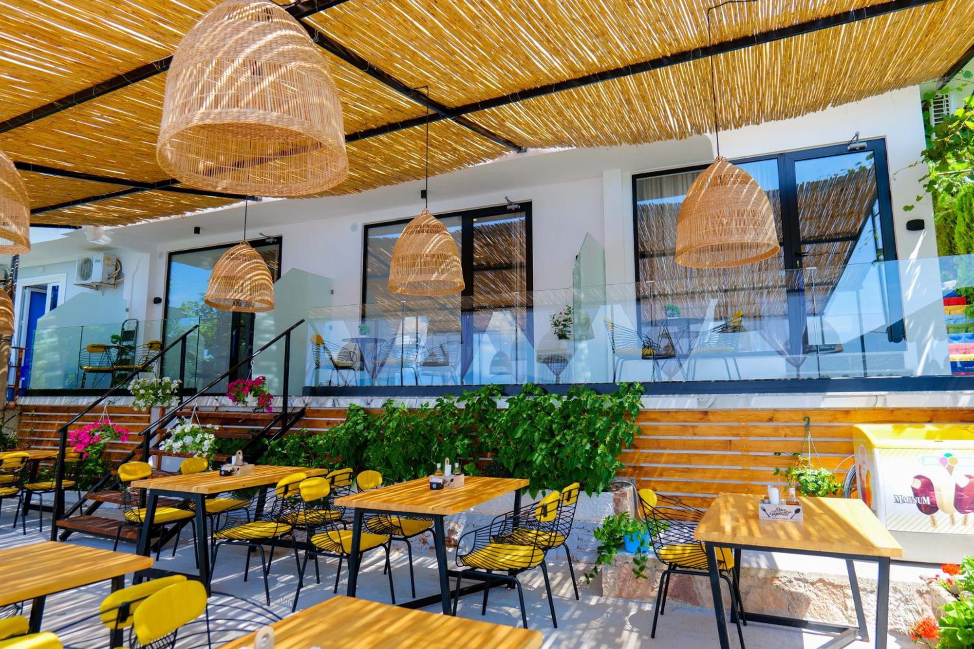 Nili Deluxe Hotel Sarandë Buitenkant foto