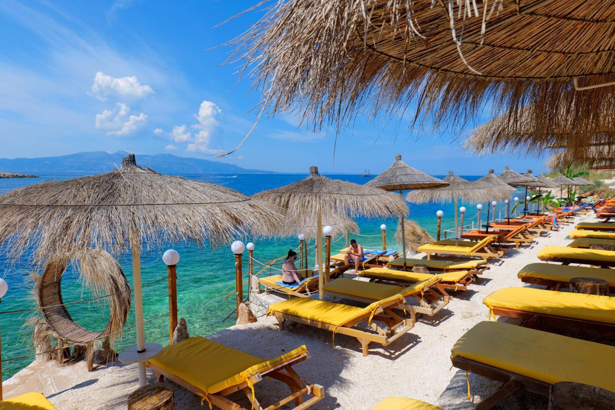 Nili Deluxe Hotel Sarandë Buitenkant foto