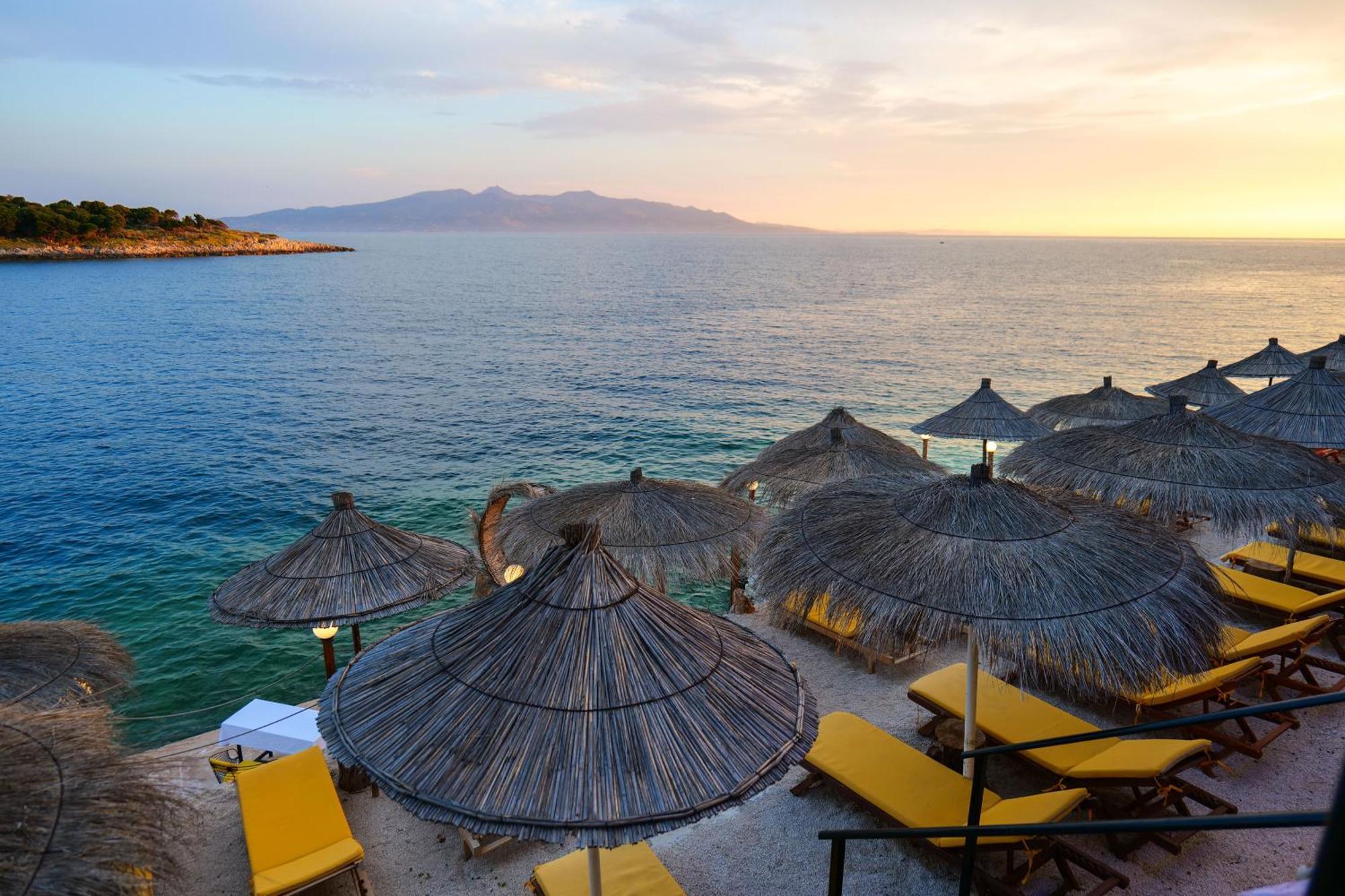 Nili Deluxe Hotel Sarandë Buitenkant foto