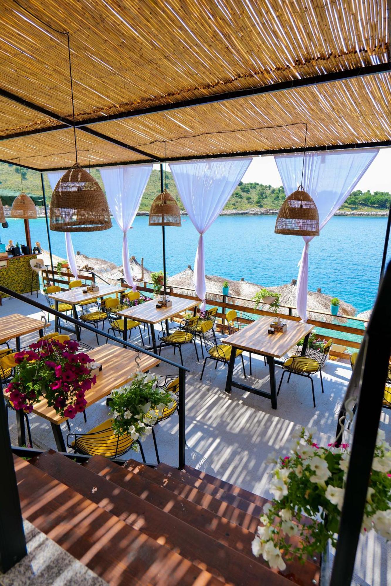 Nili Deluxe Hotel Sarandë Buitenkant foto