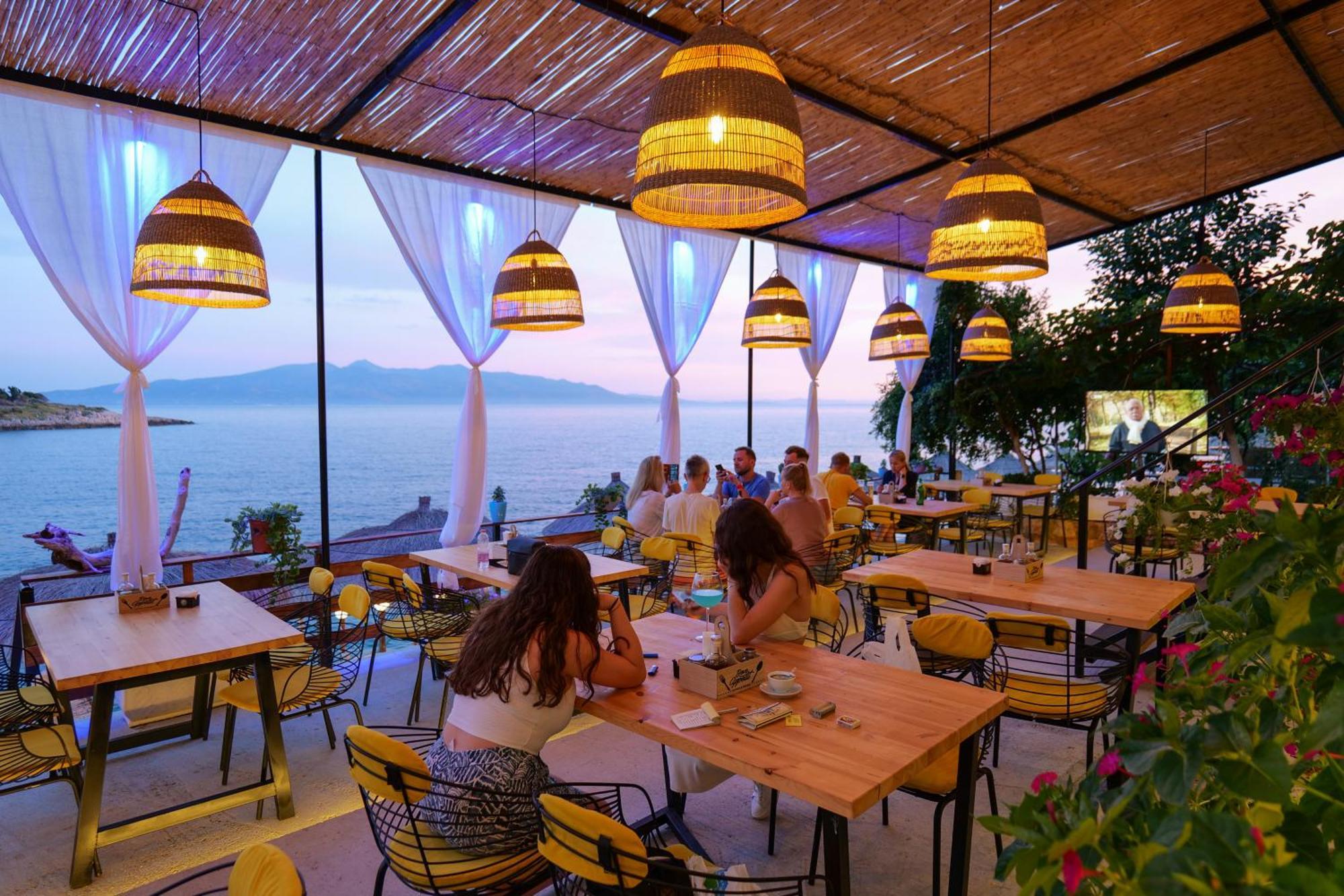 Nili Deluxe Hotel Sarandë Buitenkant foto