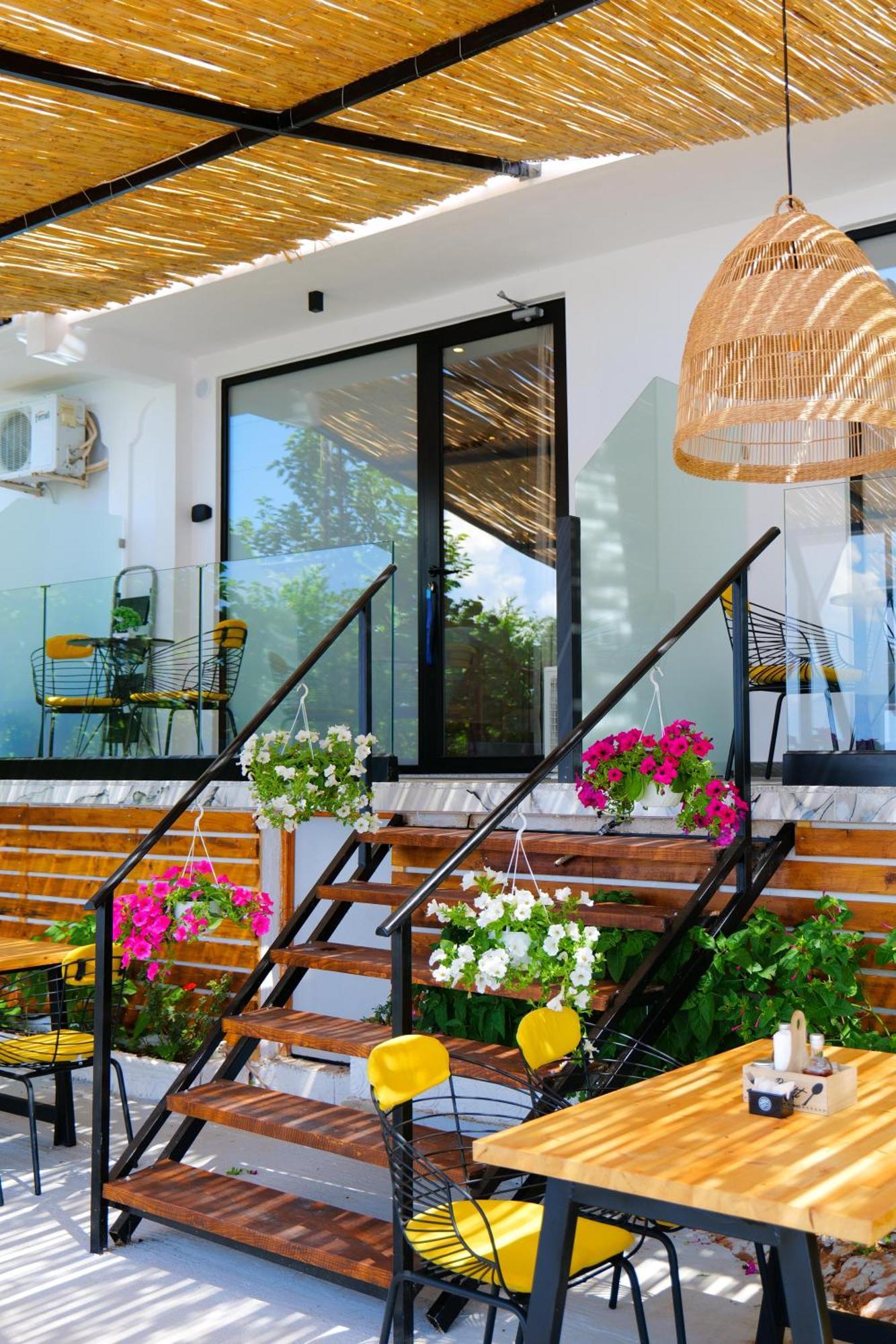 Nili Deluxe Hotel Sarandë Buitenkant foto