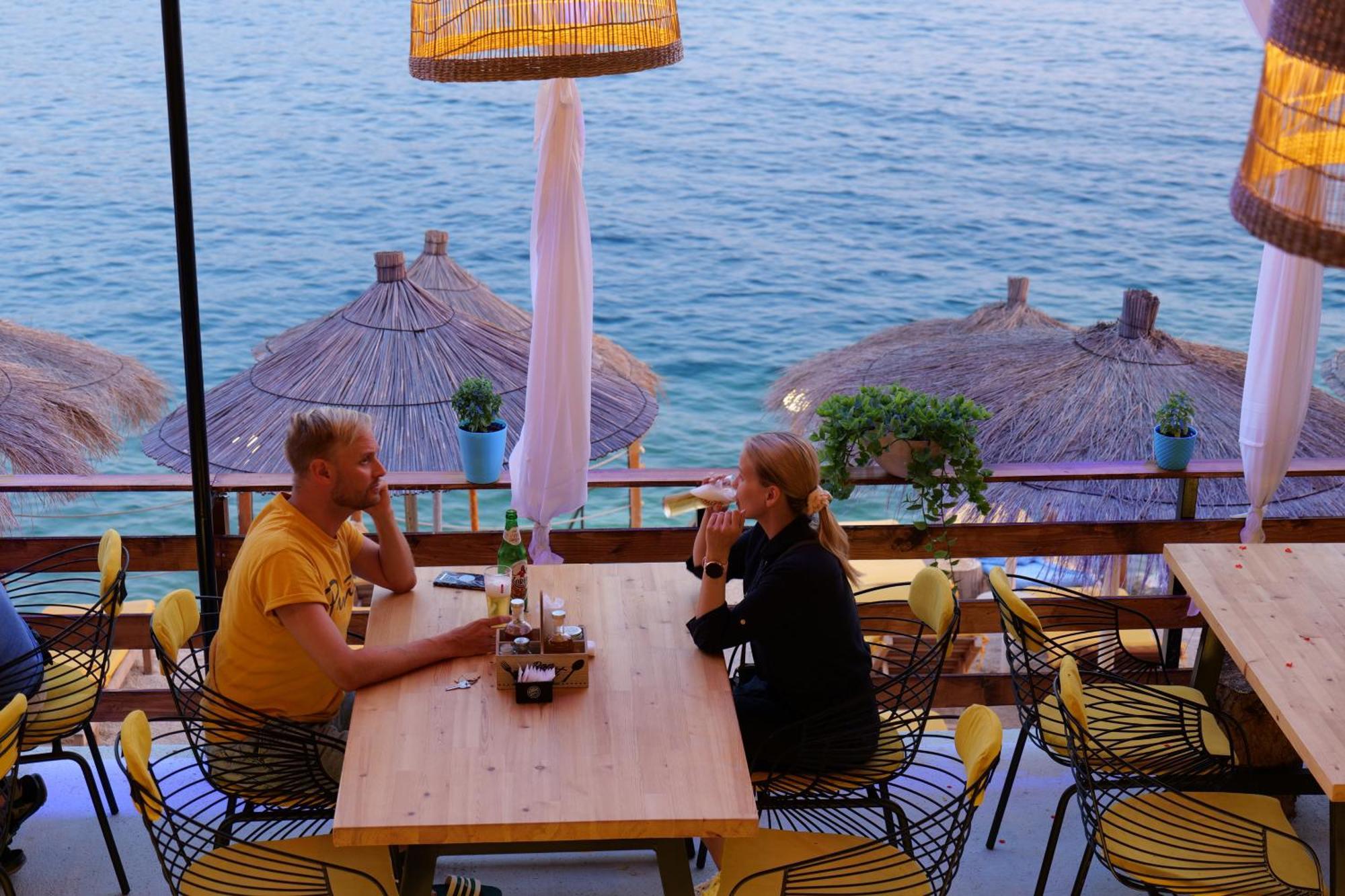 Nili Deluxe Hotel Sarandë Buitenkant foto
