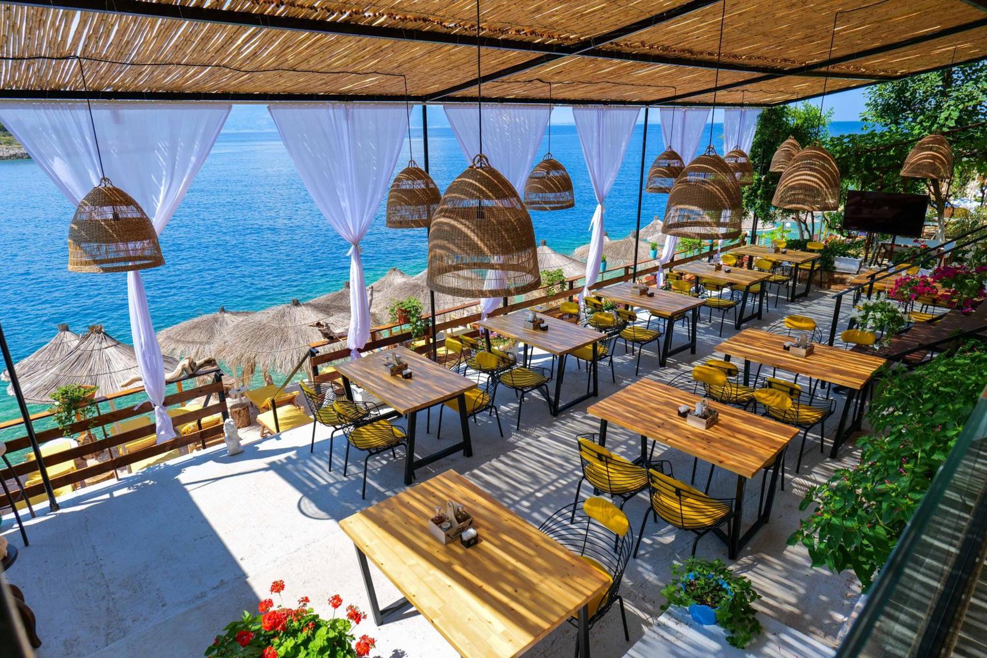 Nili Deluxe Hotel Sarandë Buitenkant foto
